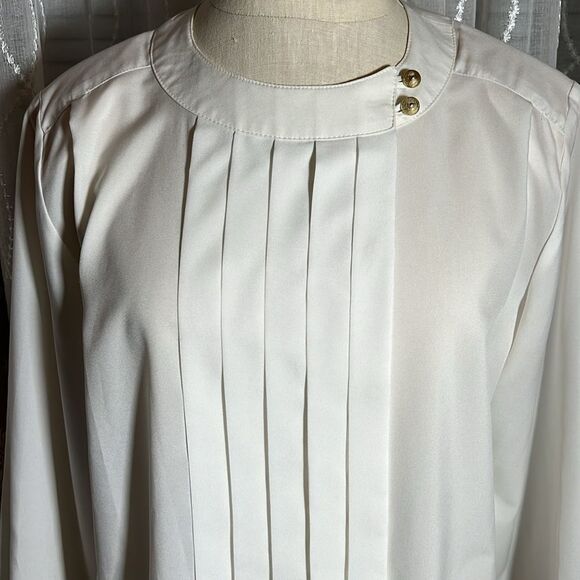 Laura and Jane pleat front blouse with gold button detail size 6 - Picture 2 of 6
